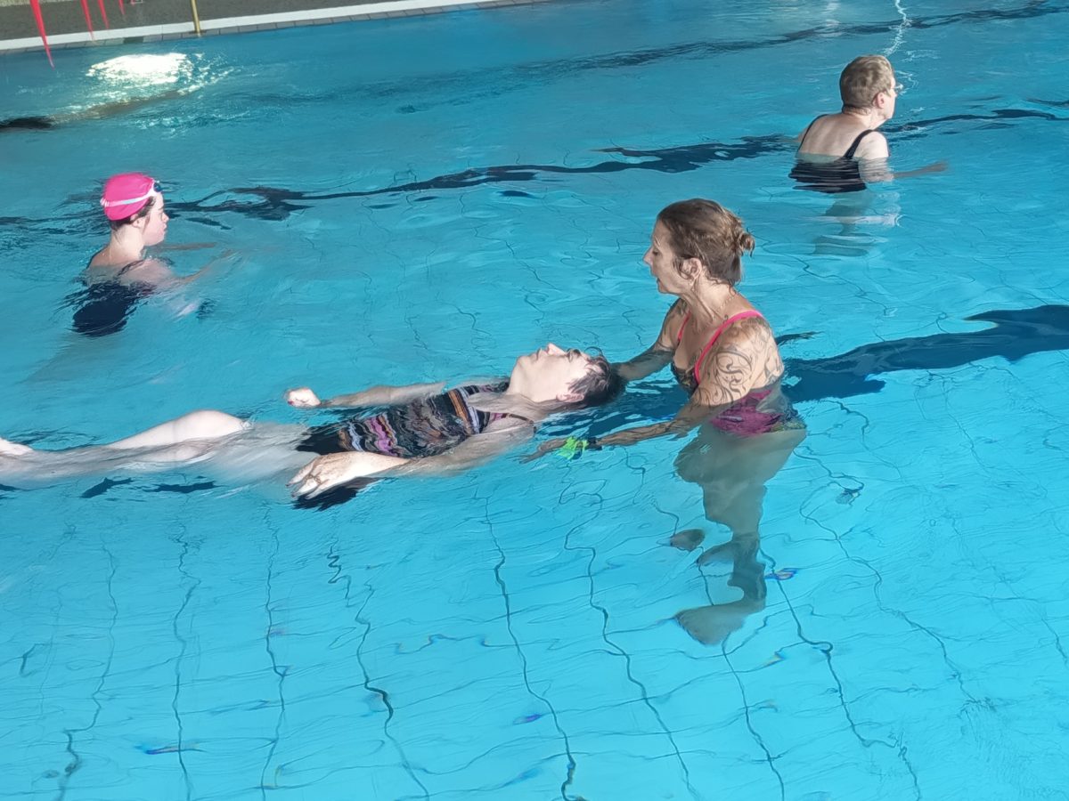 Séance de natation adaptée — Association Sportive Magel Hand